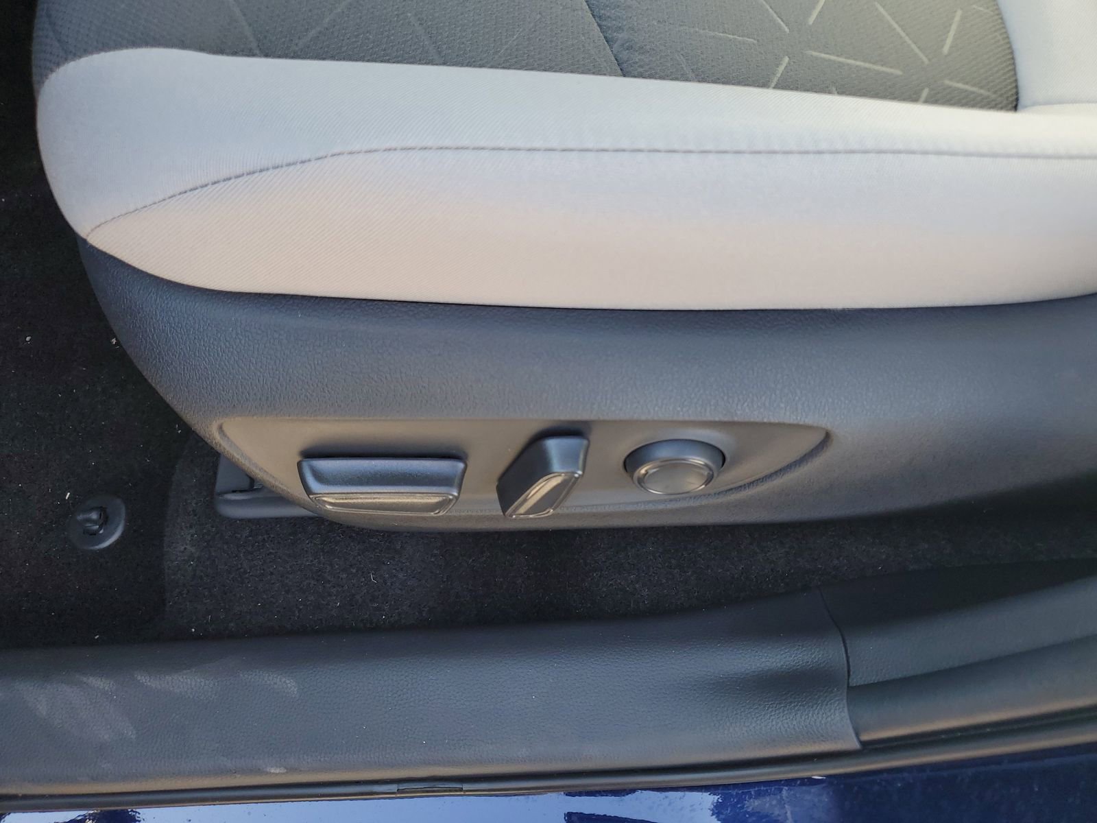 Certified 2025 Toyota RAV4 XLE w/ Convenience Package image 18