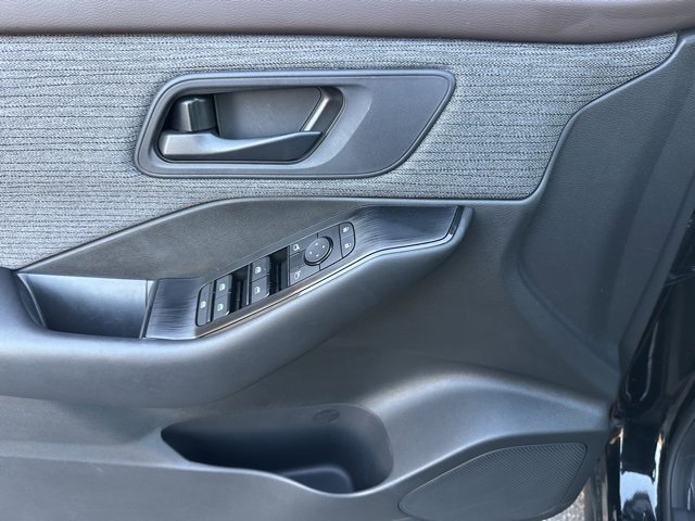 Used 2023 Nissan Rogue S image 20