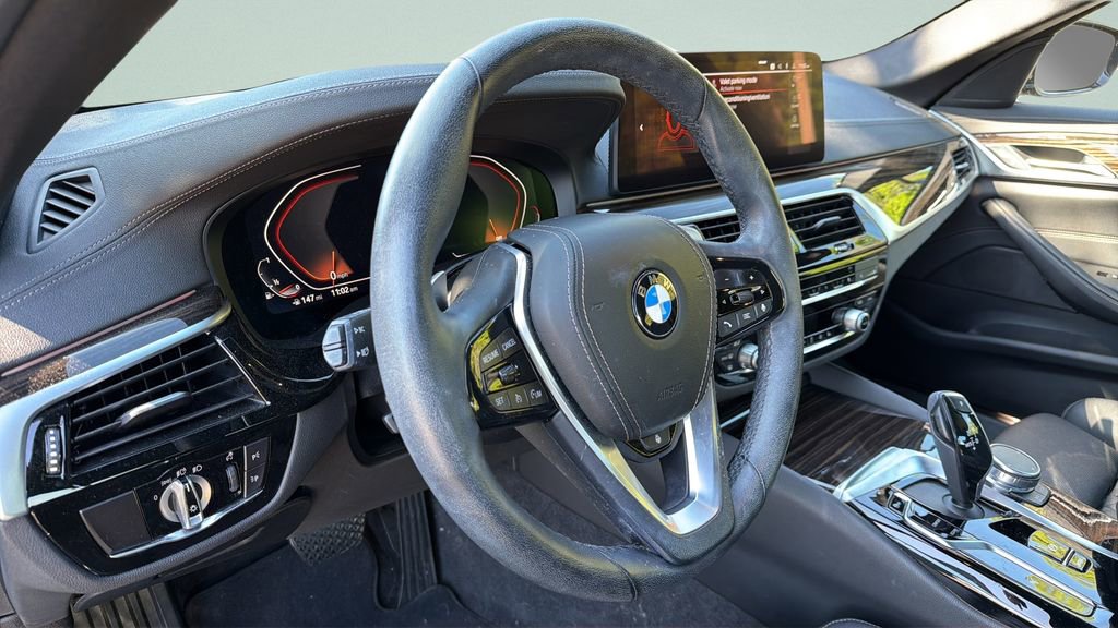 Used 2023 BMW 530i w/ Convenience Package image 9