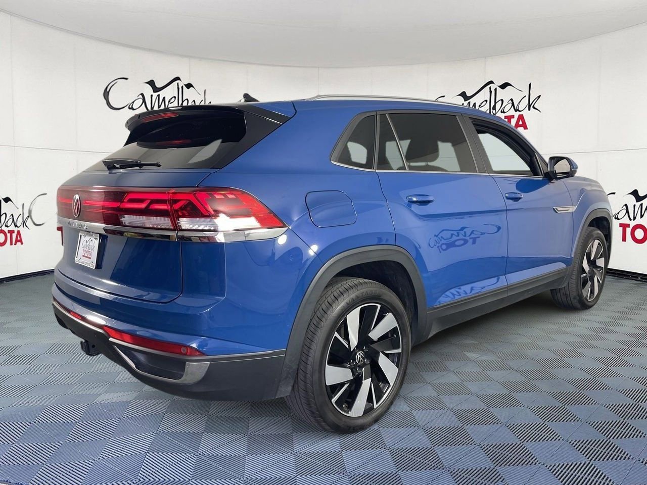 Used 2025 Volkswagen Atlas Cross Sport SE FWD image 7