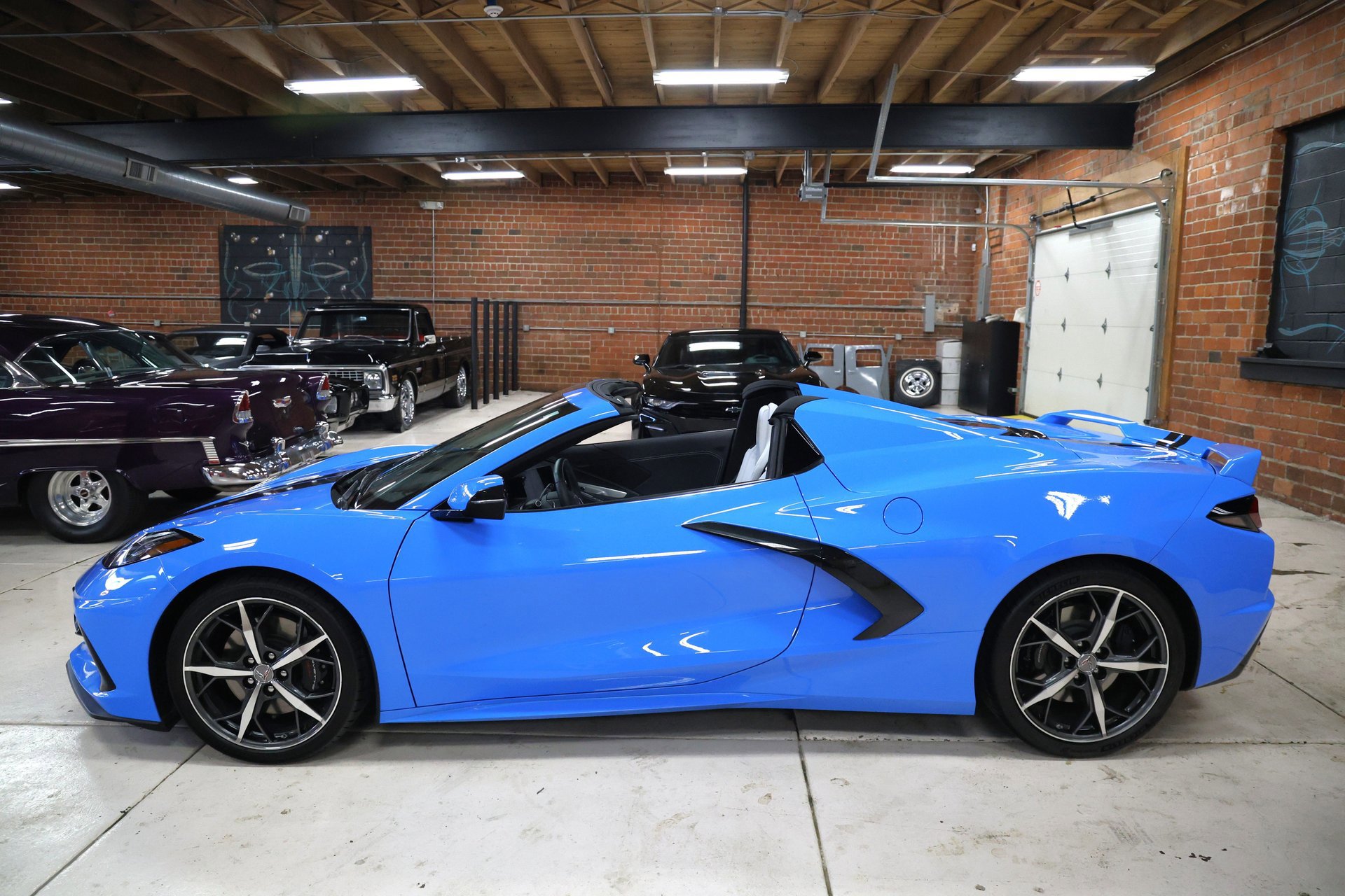 Used 2021 Chevrolet Corvette Stingray Convertible w/ Z51 Performance Package image 23