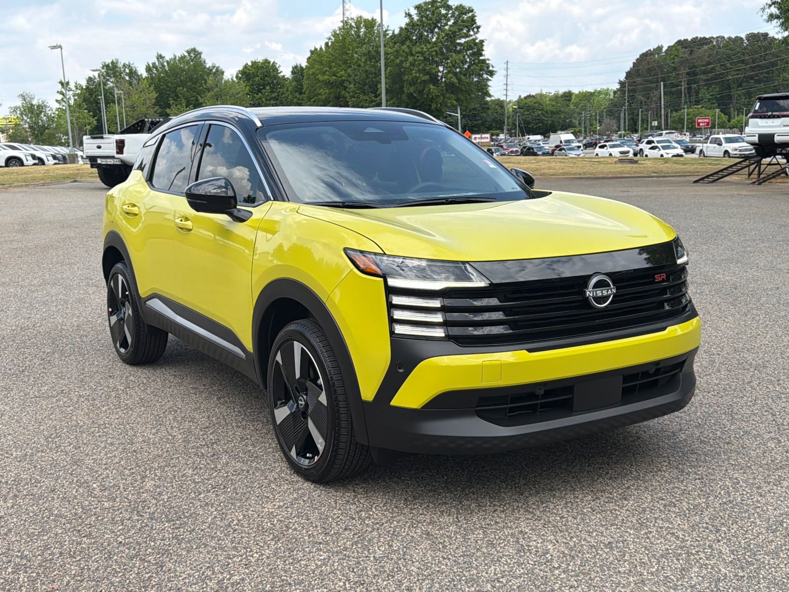 Used 2025 Nissan Kicks SR FWD image 3