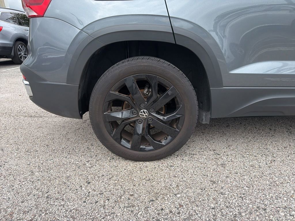 Certified 2023 Volkswagen Taos SE w/ Black Wheel Package FWD image 23