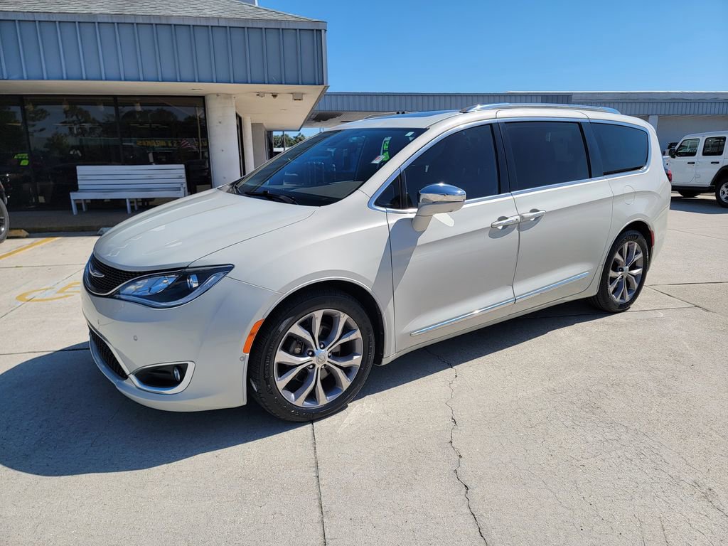 Used 2020 Chrysler Pacifica Limited w/ Tire & Wheel Group