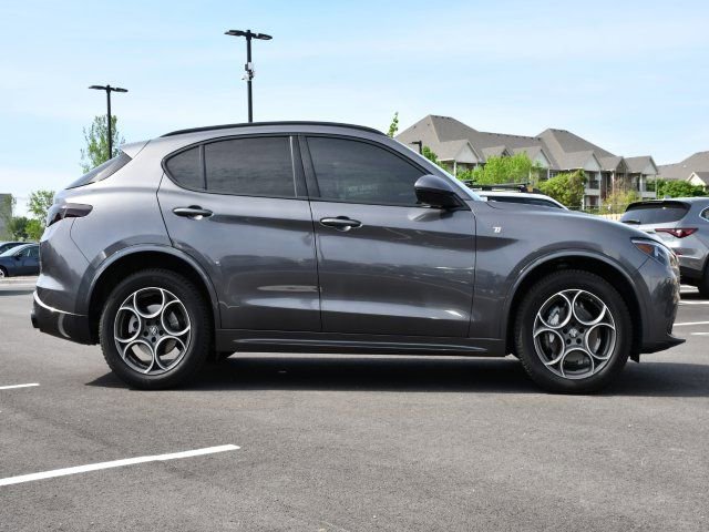 Used 2022 Alfa Romeo Stelvio Ti image 13