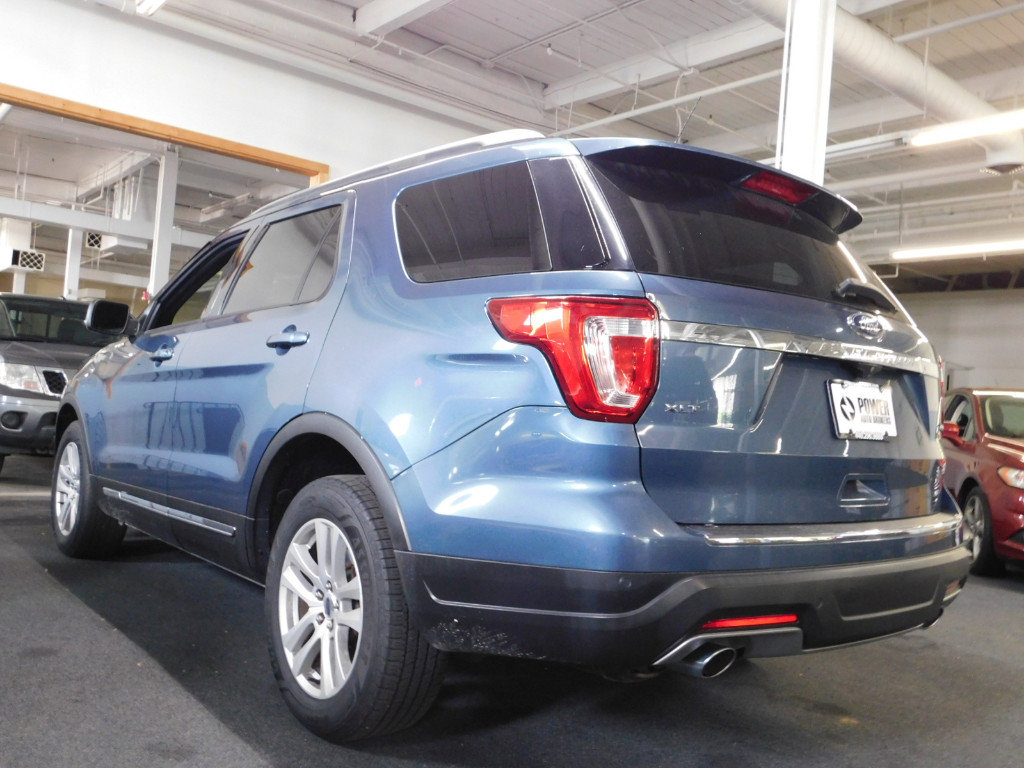 Used 2018 Ford Explorer XLT w/ Equipment Group 202A image 2