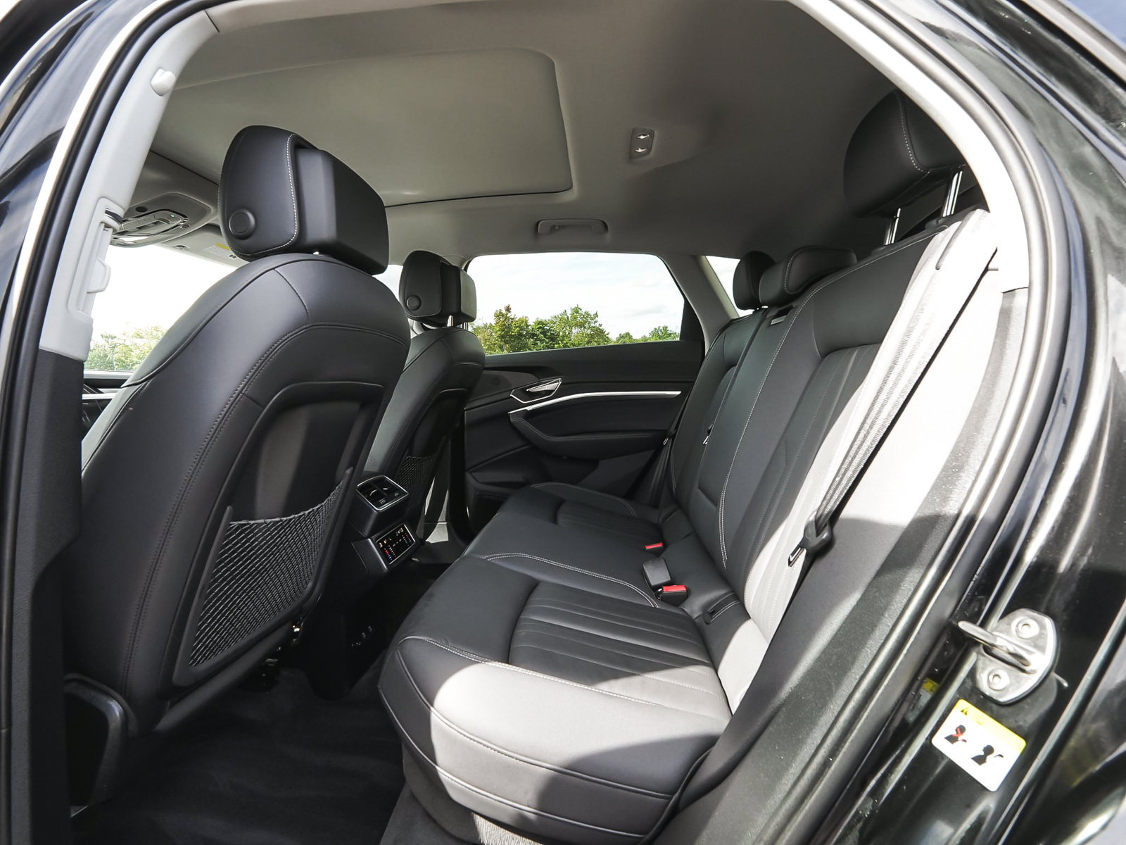 Used 2024 Audi Q8 e-tron Premium AWD/4WD image 32