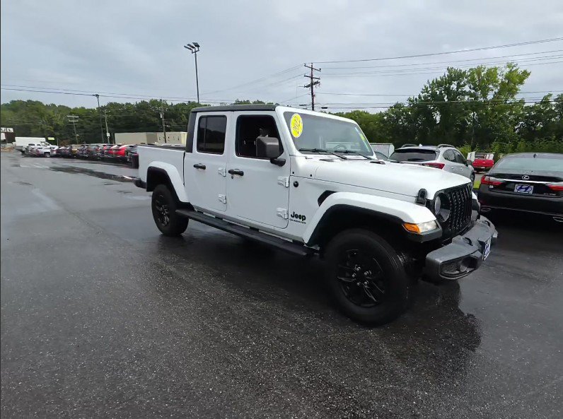 Certified 2022 Jeep Gladiator Sport AWD/4WD image 3