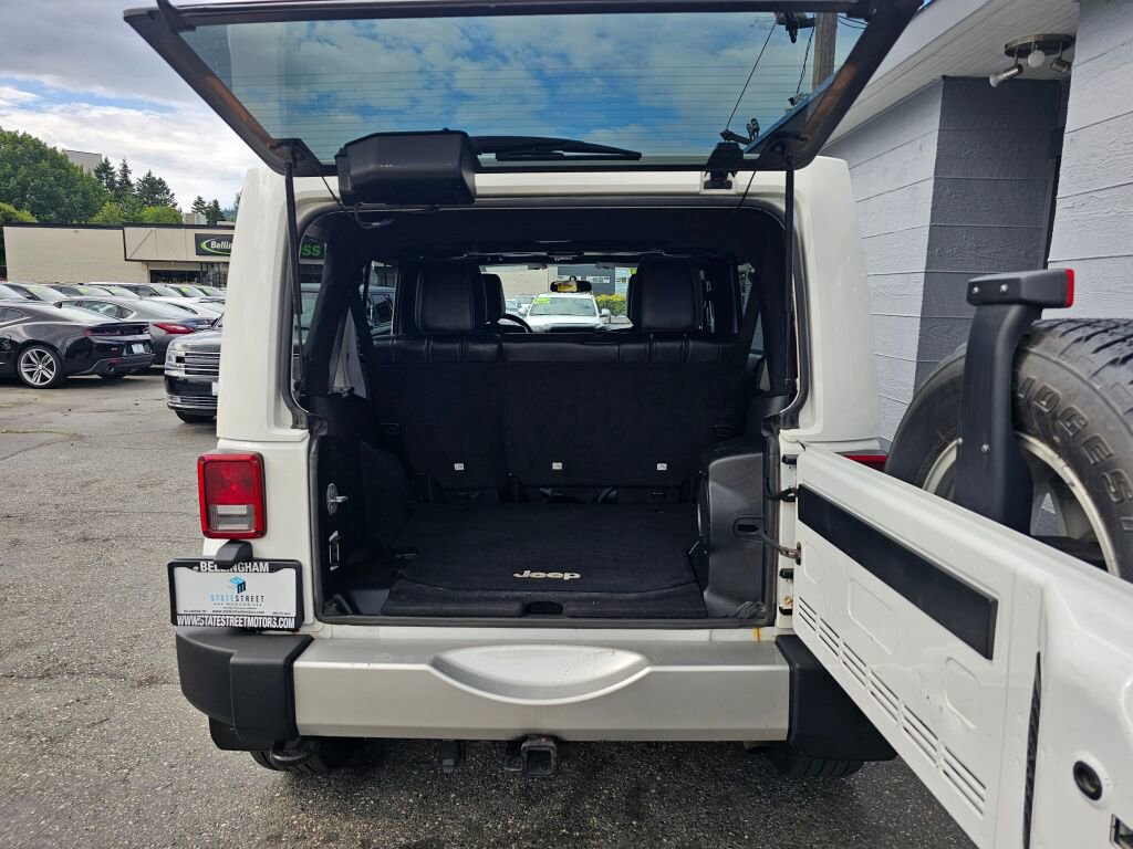 Used 2012 Jeep Wrangler Unlimited Sahara w/ Dual Top Group AWD/4WD image 17