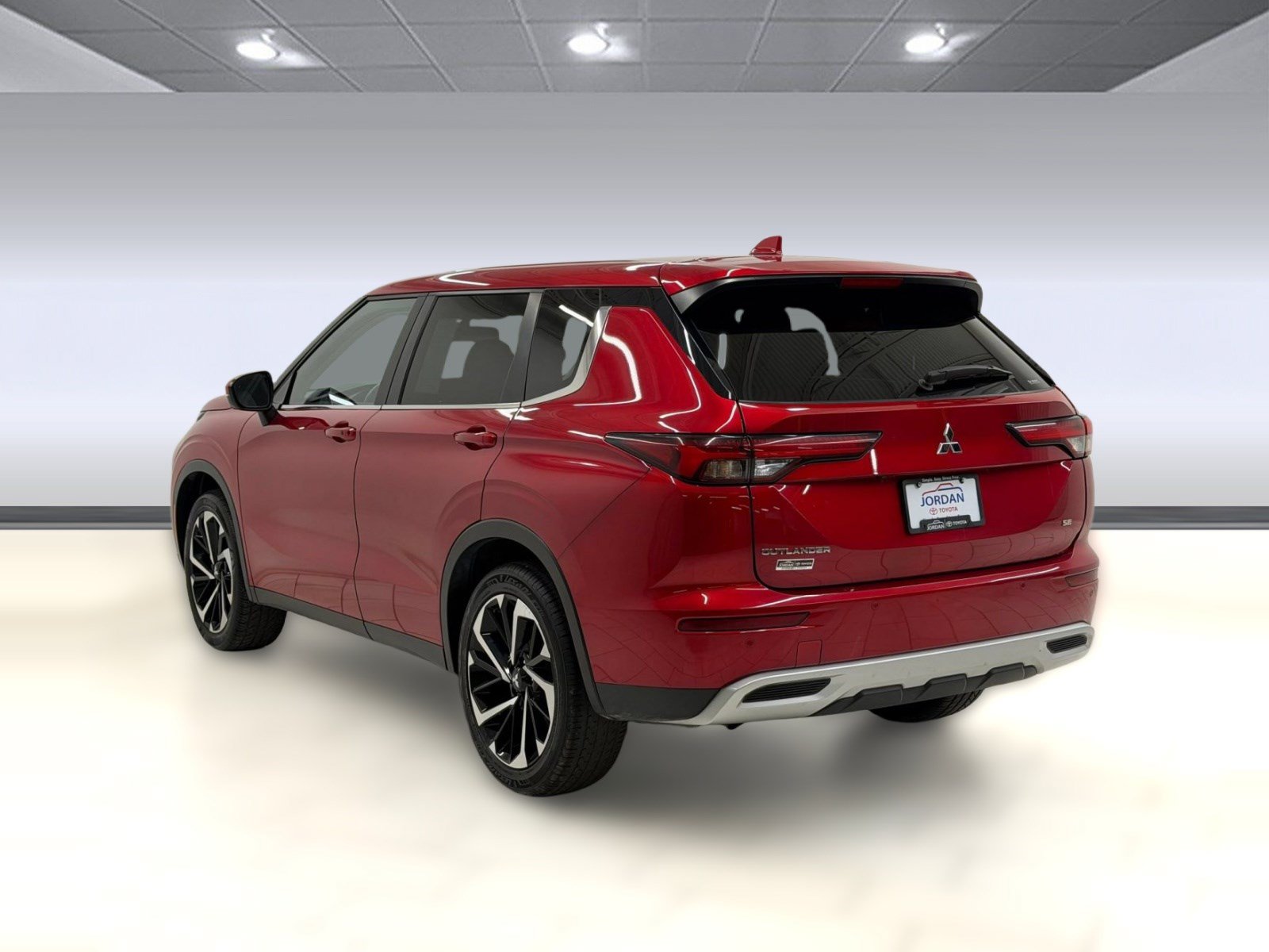 Used 2024 Mitsubishi Outlander SE AWD/4WD image 2