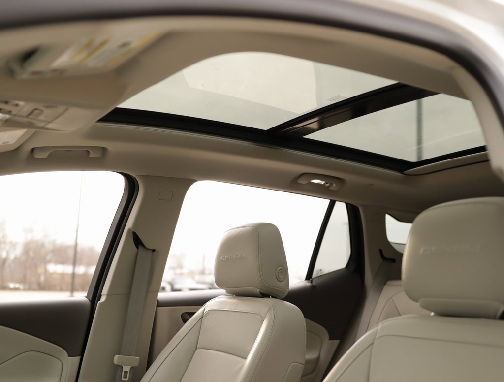 Used 2021 GMC Terrain Denali w/ Denali Premium Package image 24