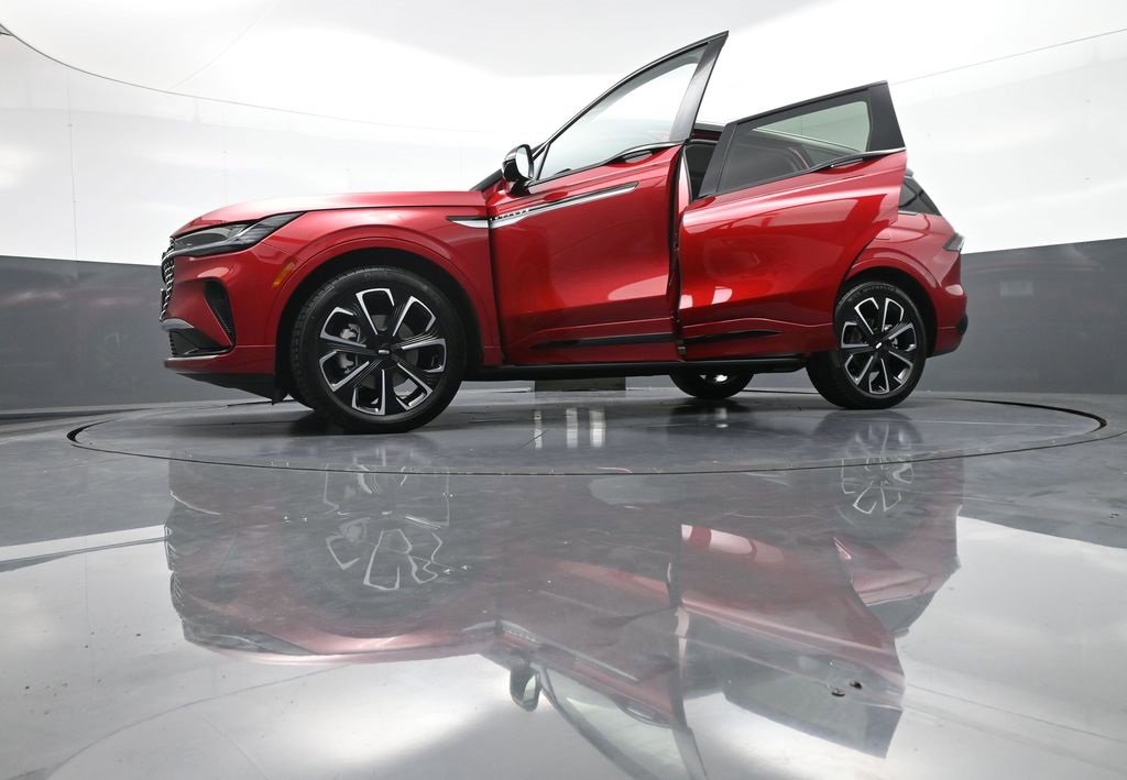 Used 2025 Lincoln Nautilus Reserve image 52