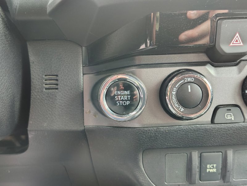 Used 2018 Toyota Tacoma TRD Sport AWD/4WD image 17