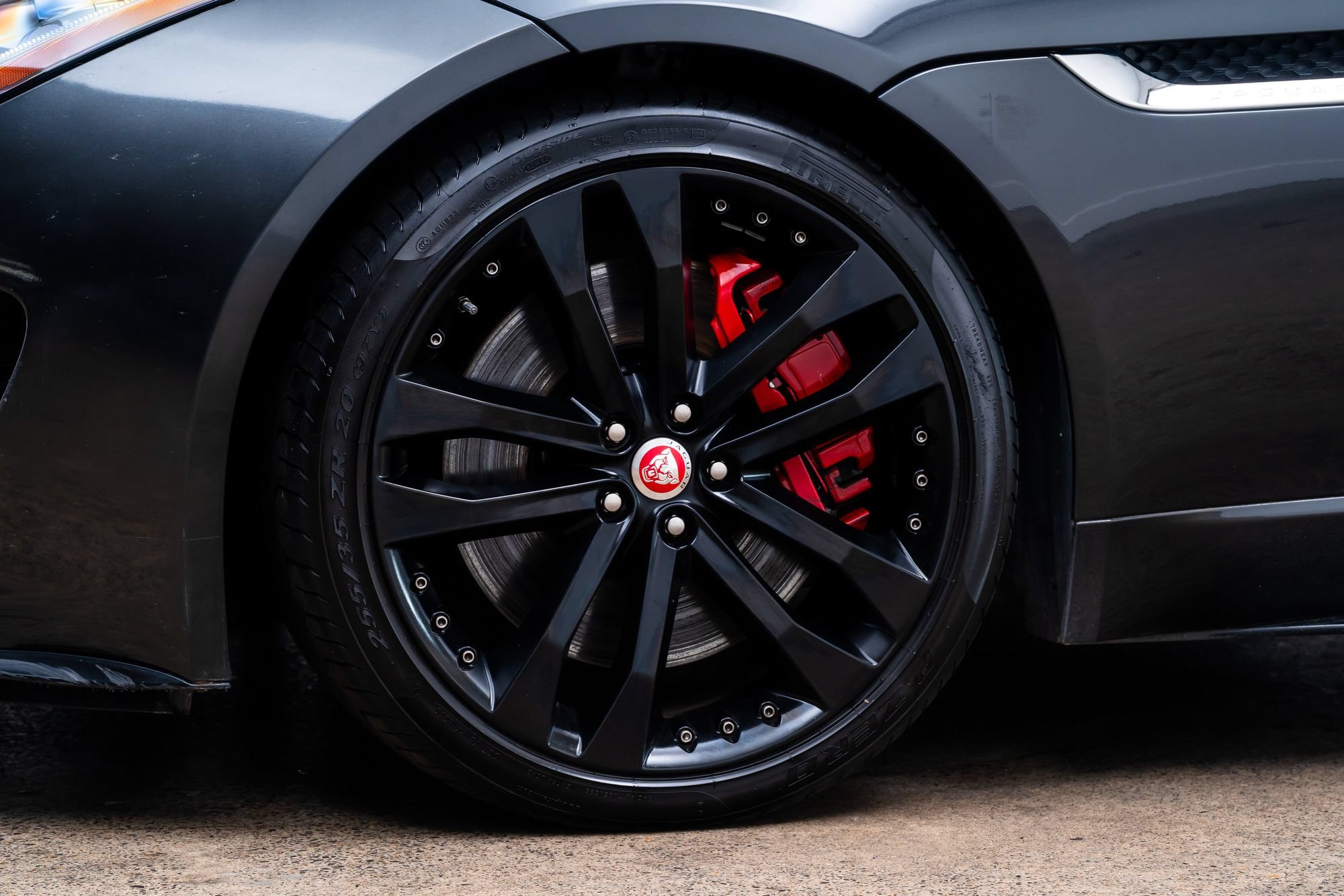 Used 2015 Jaguar F-TYPE R RWD image 4