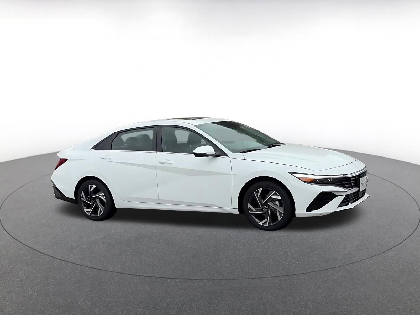 Used 2025 Hyundai Elantra Limited video 2