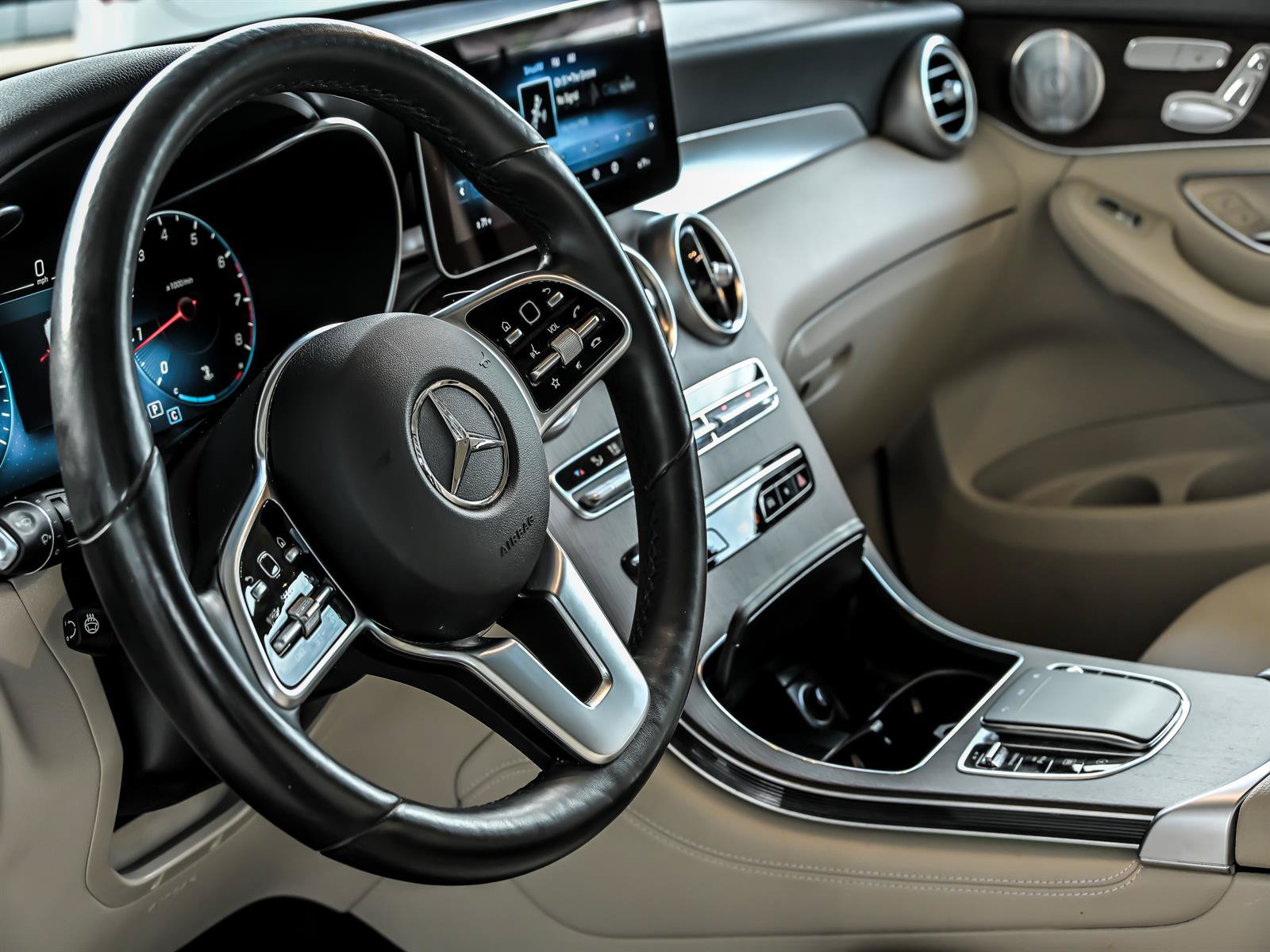 Used 2020 Mercedes-Benz GLC 300 4MATIC image 17