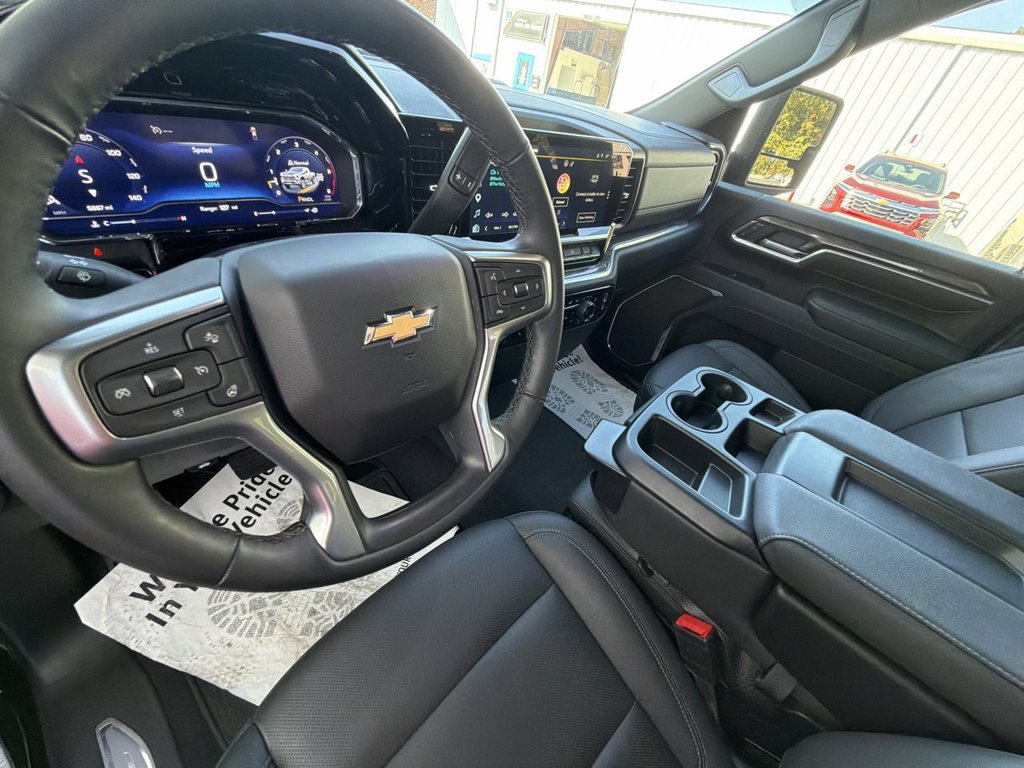 Used 2025 Chevrolet Silverado 2500 LTZ AWD/4WD image 21