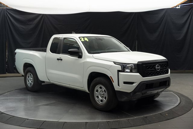 Used 2019 Nissan Frontier SV image 2