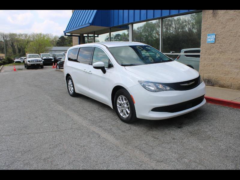 Used 2022 Chrysler Voyager LX image 1