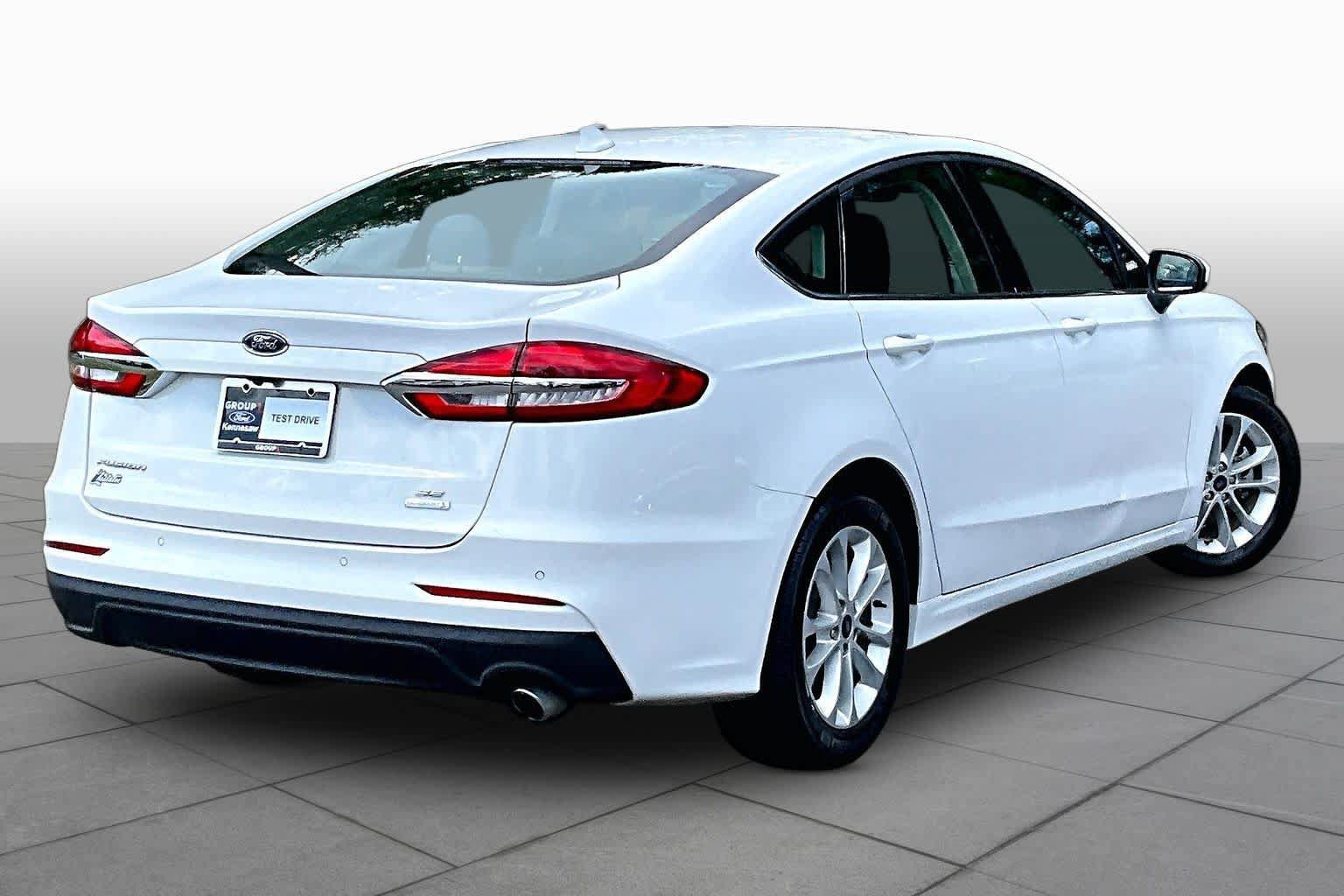 Used 2020 Ford Fusion SE FWD image 13