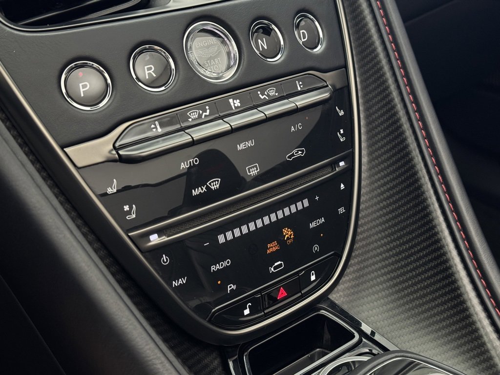 Used 2023 Aston Martin DB11 Volante image 33