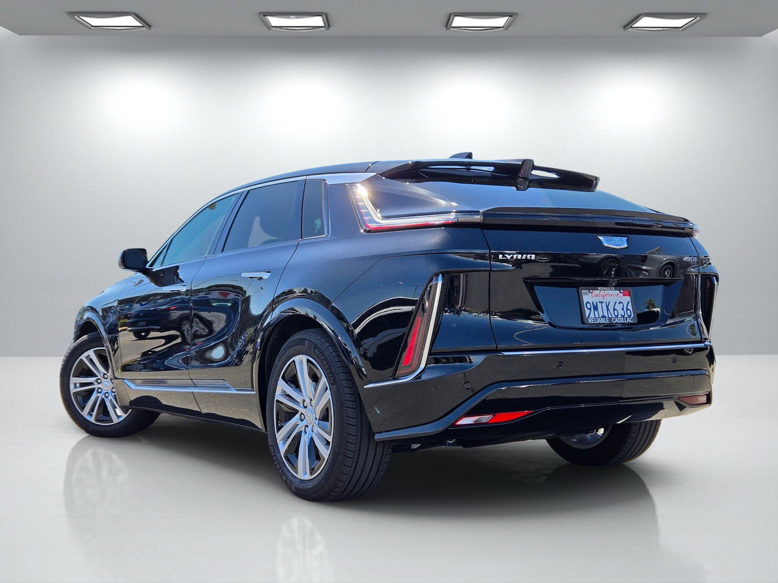 Certified 2024 Cadillac Lyriq Tech w/ Driver Assist Package image 6