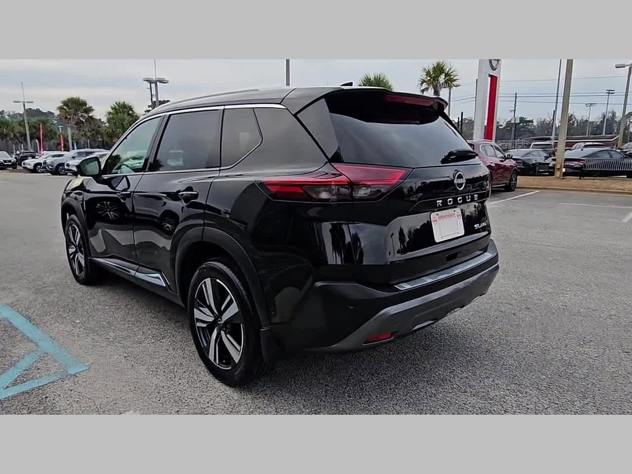 Used 2023 Nissan Rogue SL w/ SL Premium Package image 28