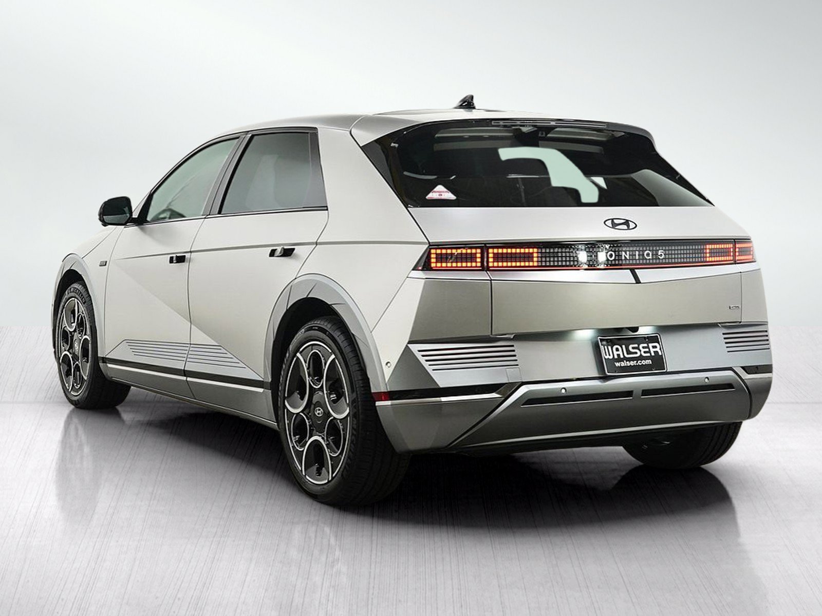Certified 2024 Hyundai Ioniq 5 Limited AWD/4WD image 3