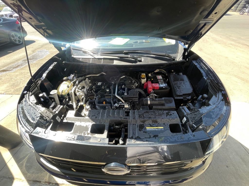 Used 2025 Nissan Kicks SV image 29