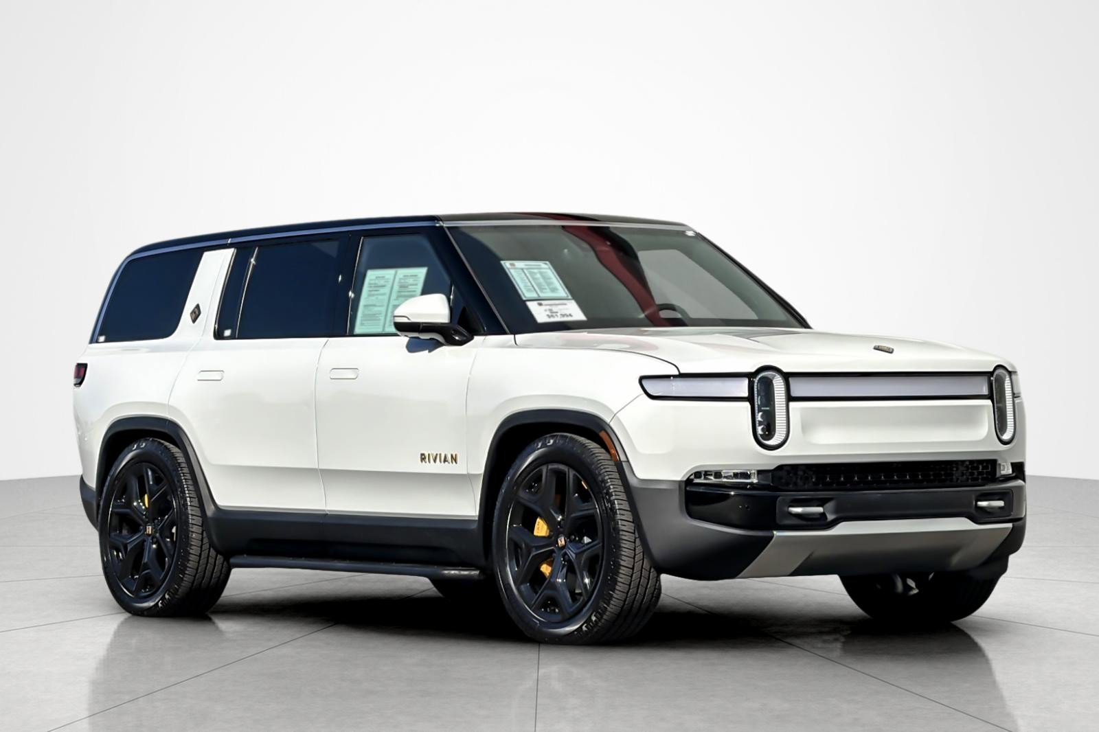Used 2024 Rivian R1S Adventure image 7