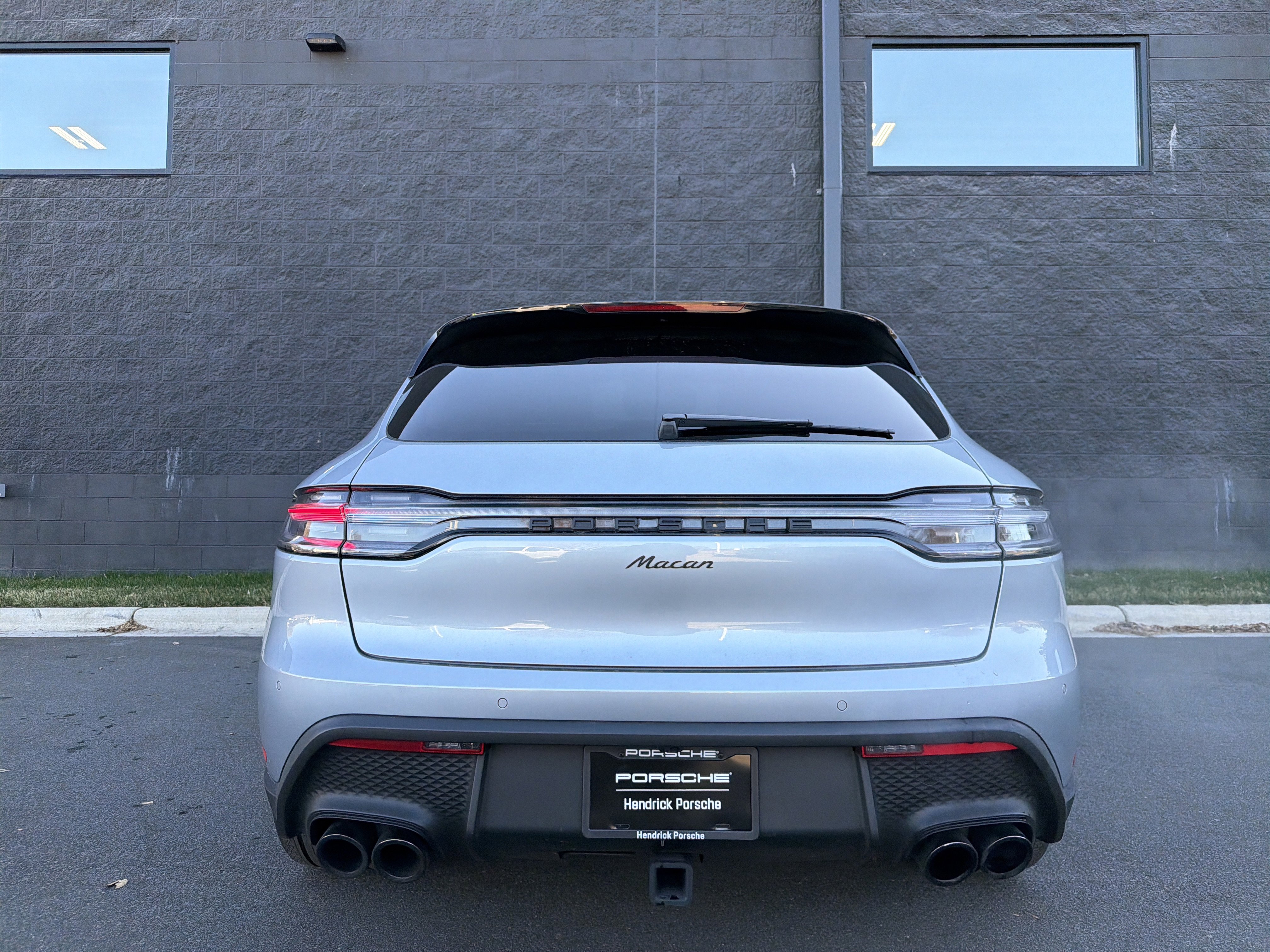 Certified 2025 Porsche Macan image 6