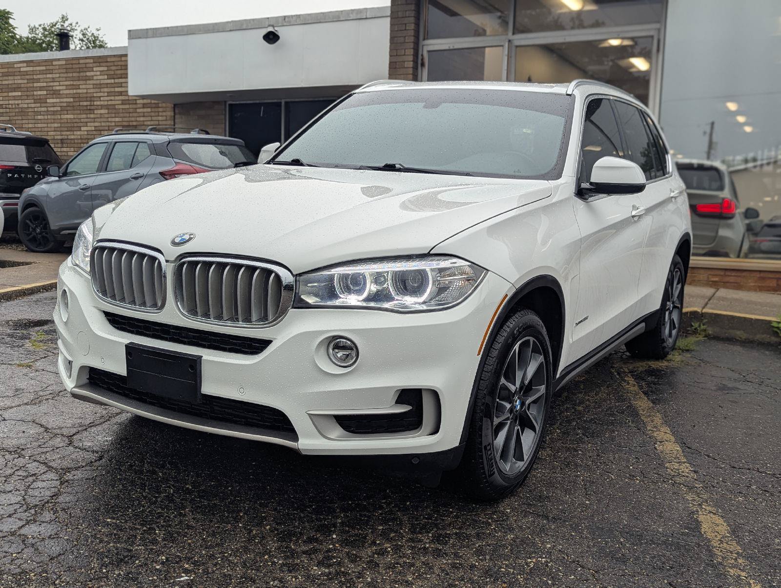 Used 2018 BMW X5 xDrive35i w/ Premium Package AWD/4WD image 4