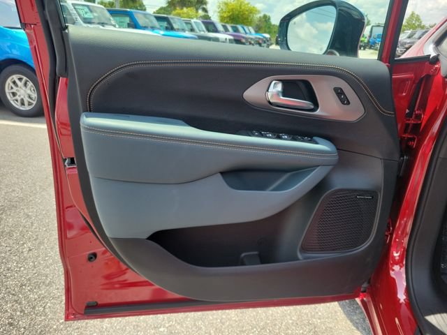 New 2027 Chrysler Pacifica Pinnacle w/ Theater Group FWD image 15