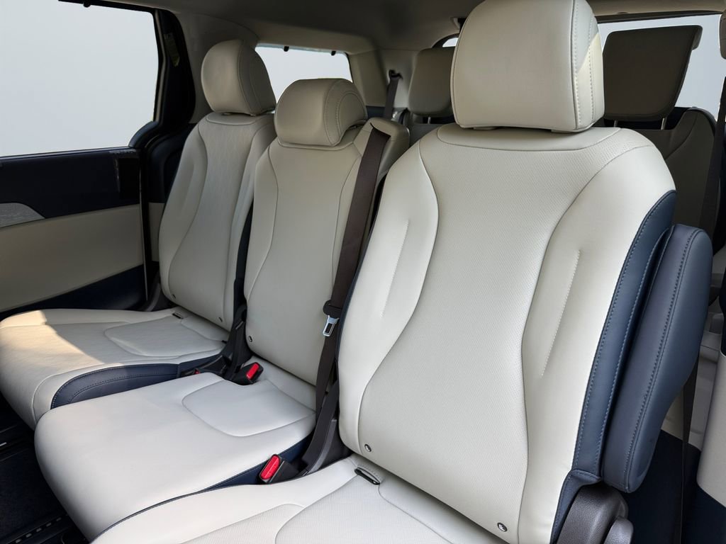 New 2026 Kia Carnival EX image 13