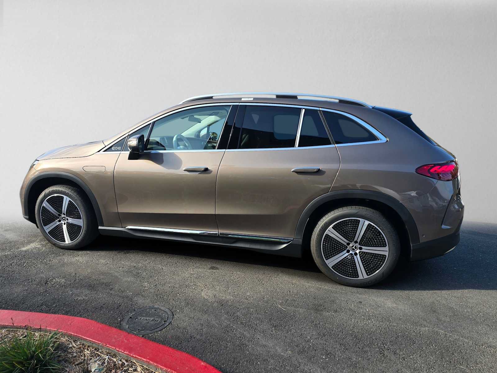 New 2027 Mercedes-Benz EQE 320 4MATIC SUV image 6