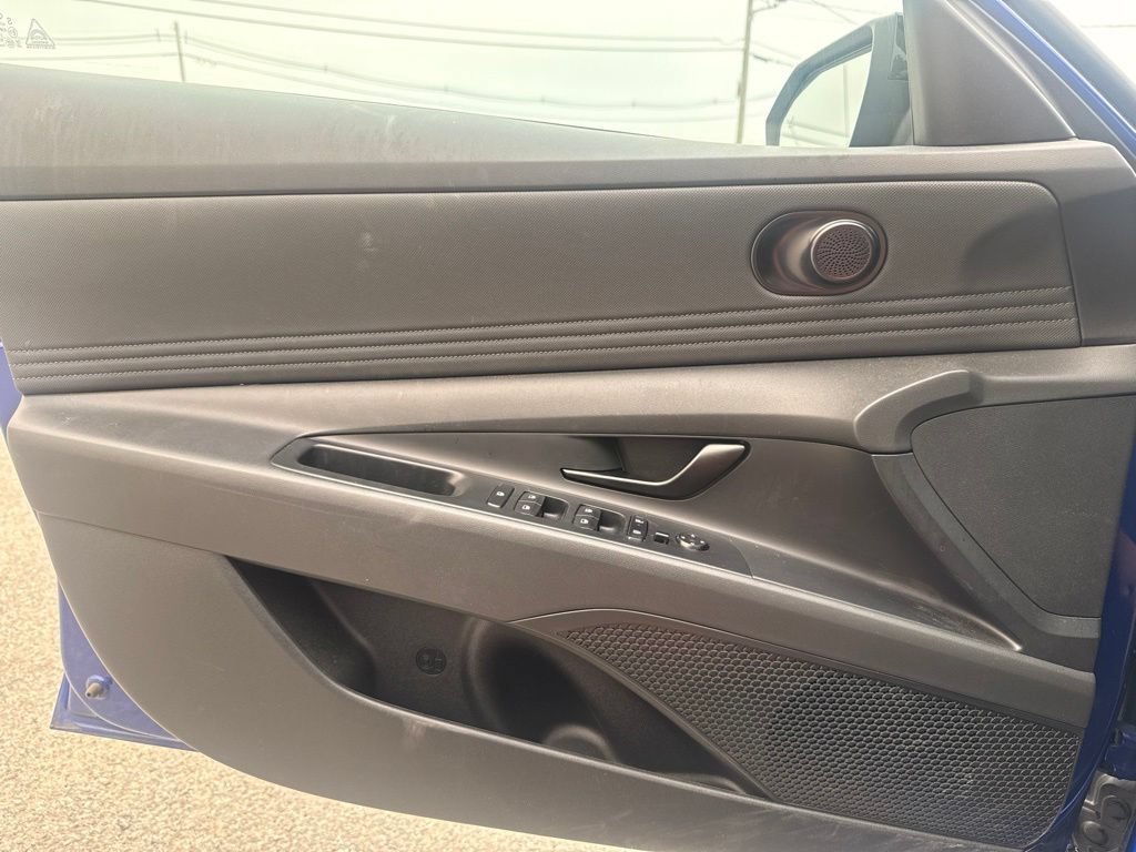 Used 2025 Hyundai Elantra Sport FWD image 13