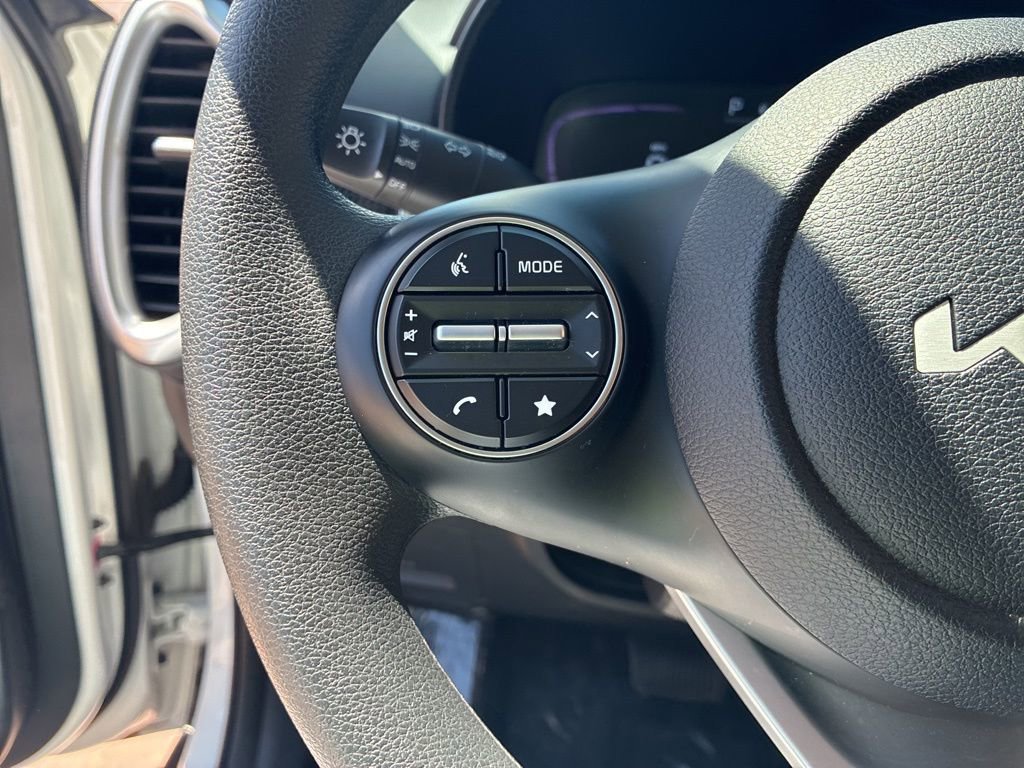 Used 2025 Kia Soul LX image 23