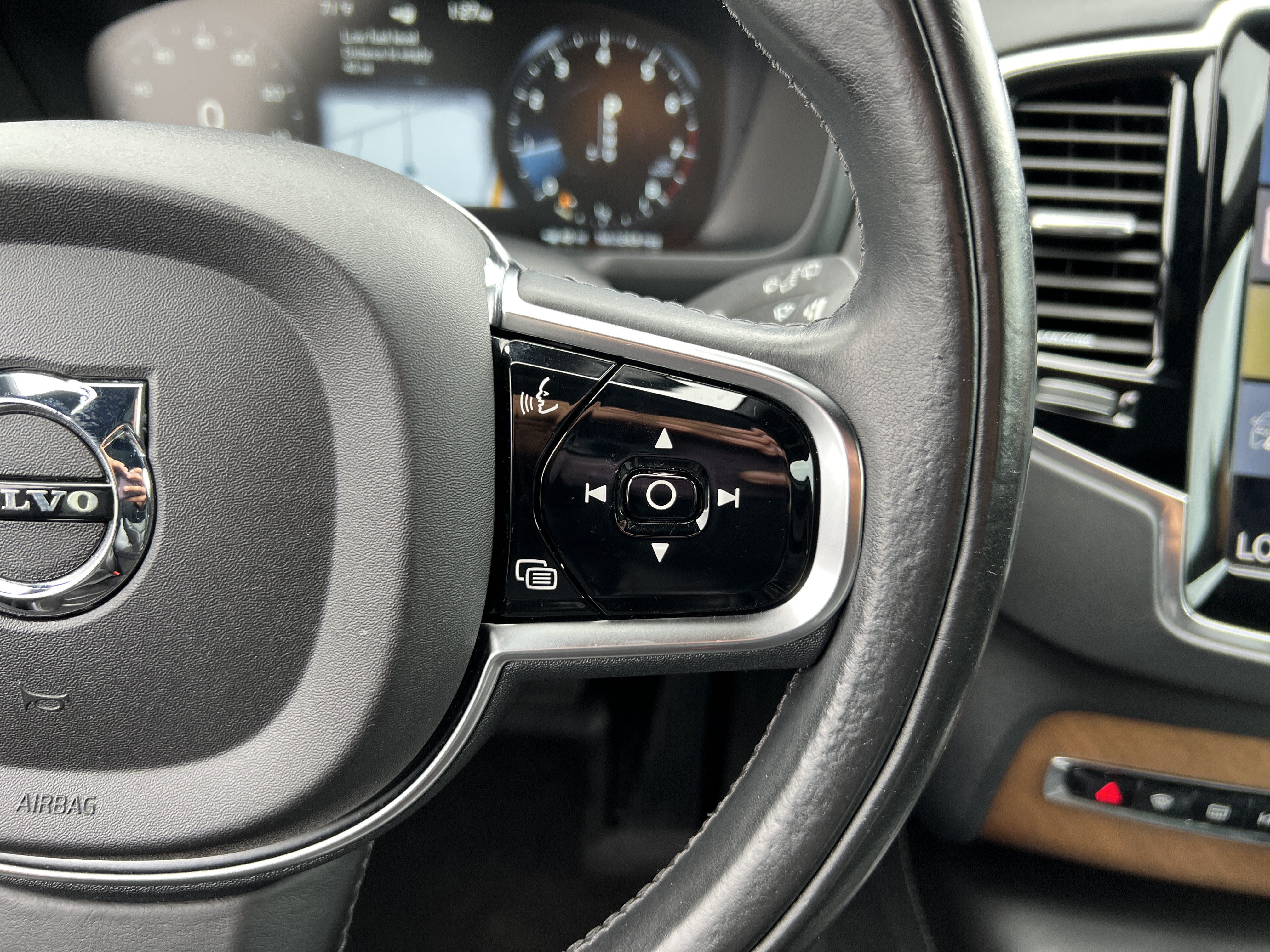 Used 2016 Volvo XC90 T6 Inscription w/ Vision Package AWD/4WD image 31