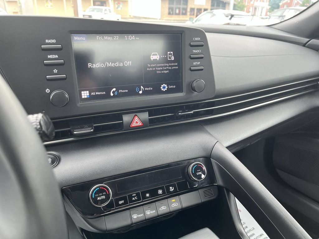 Used 2025 Hyundai Elantra Sport w/ Cargo Package FWD image 16