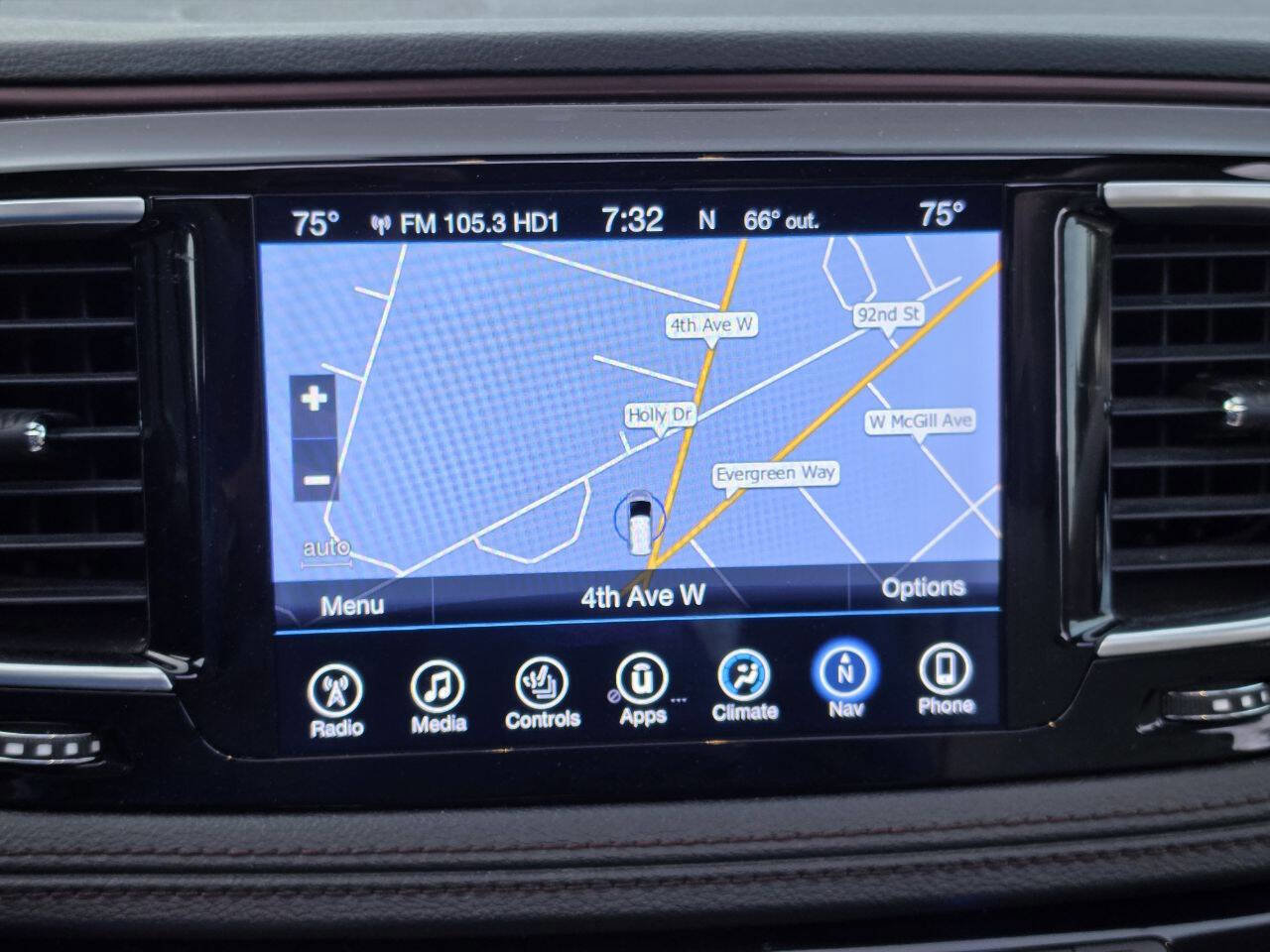 Used 2017 Chrysler Pacifica Limited w/ UConnect Theater Package FWD image 29