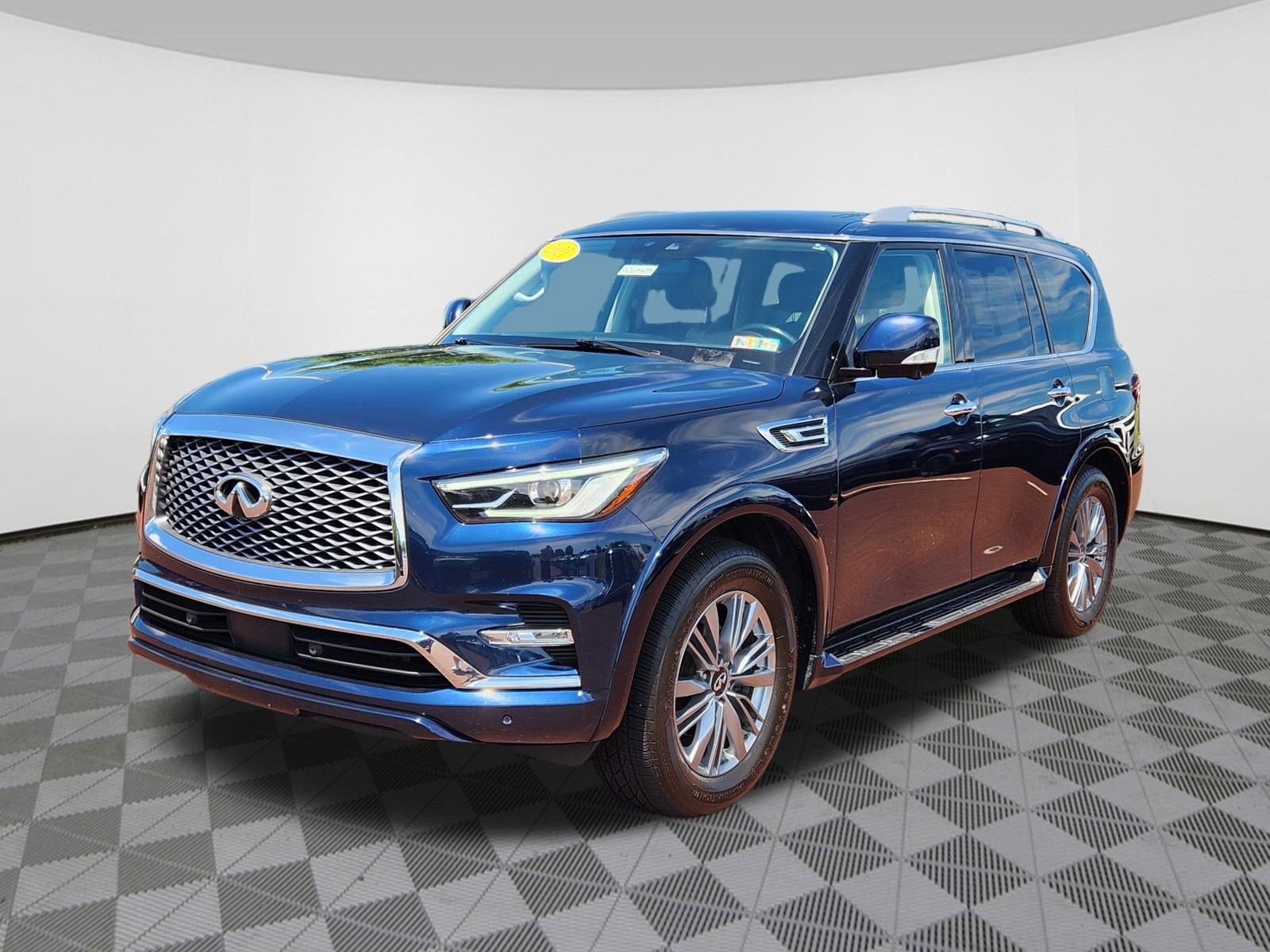 Used 2021 INFINITI QX80 Luxe AWD/4WD image 2
