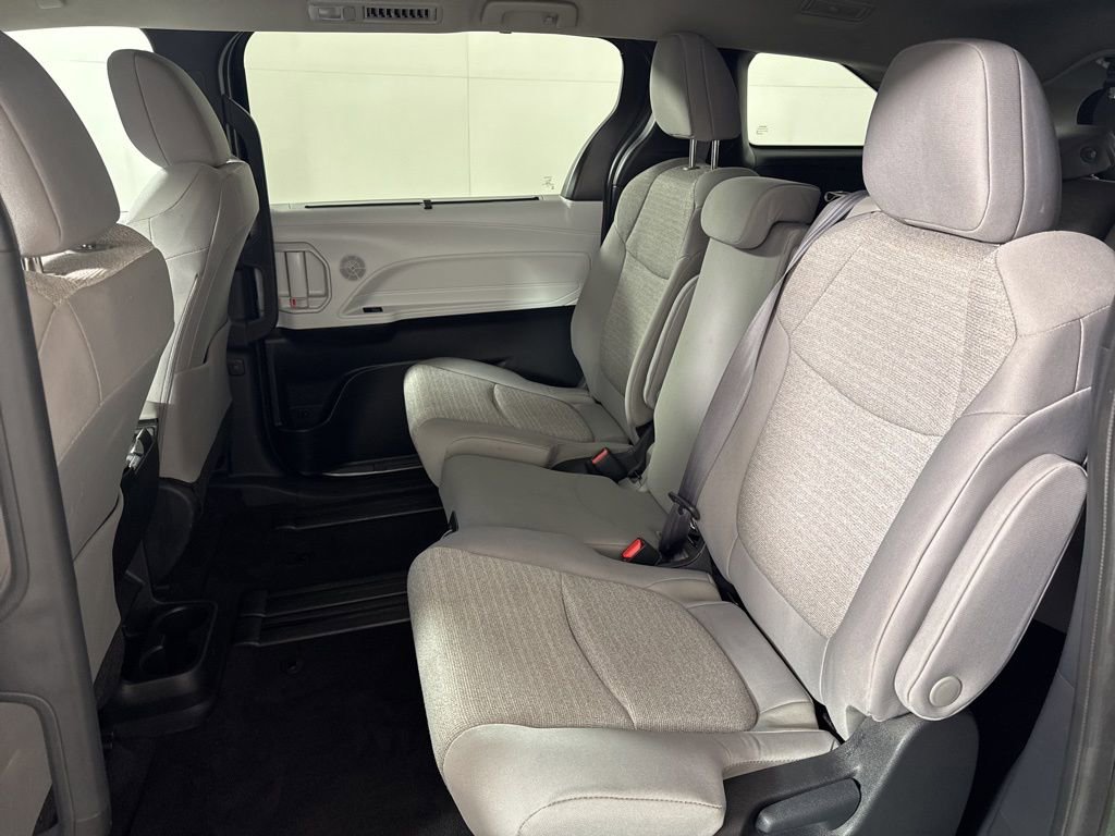 Used 2025 Toyota Sienna LE image 16