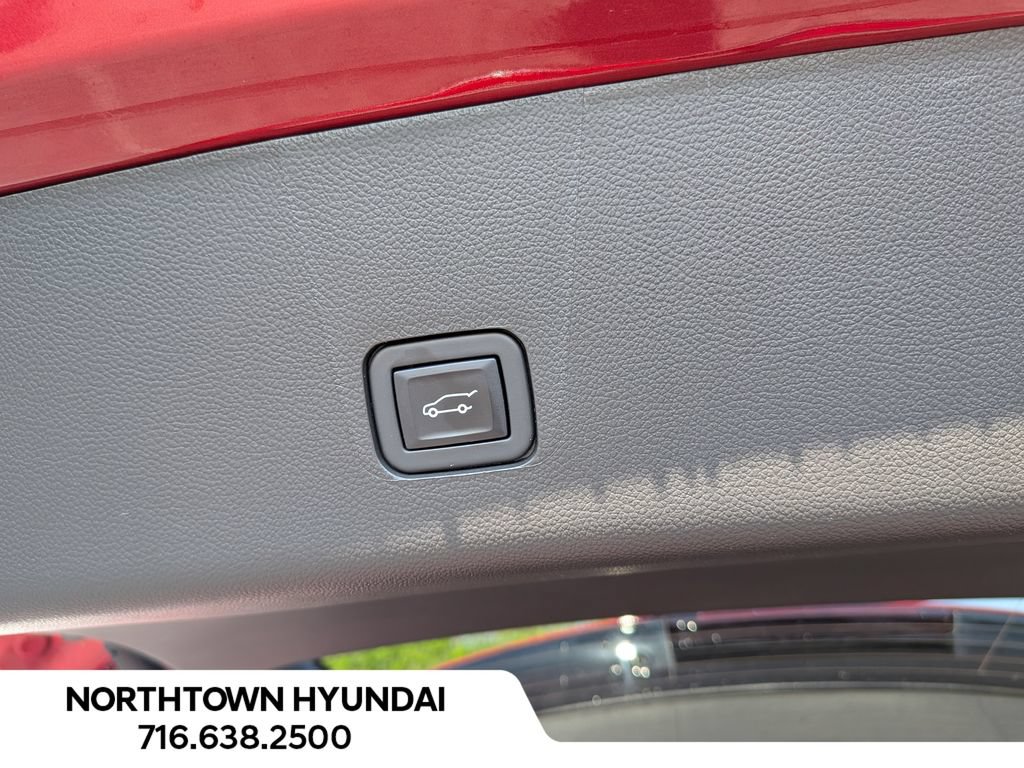 Used 2023 Chevrolet Traverse Premier w/ LPO, Floor Liner Package AWD/4WD image 39