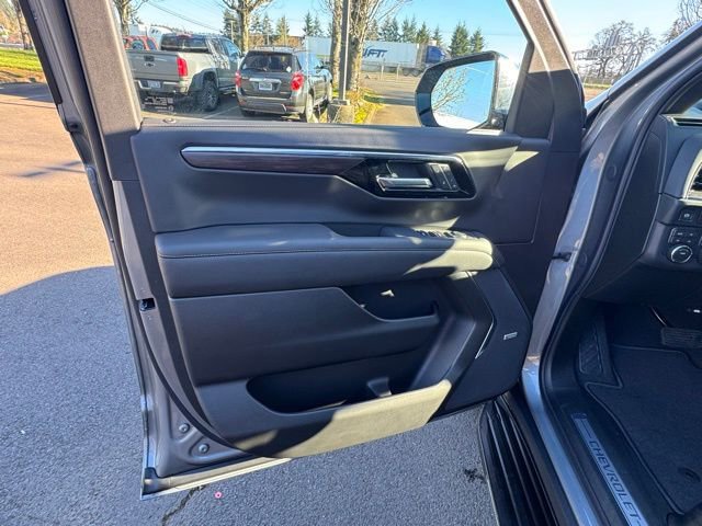 New 2026 Chevrolet Suburban Premier image 17