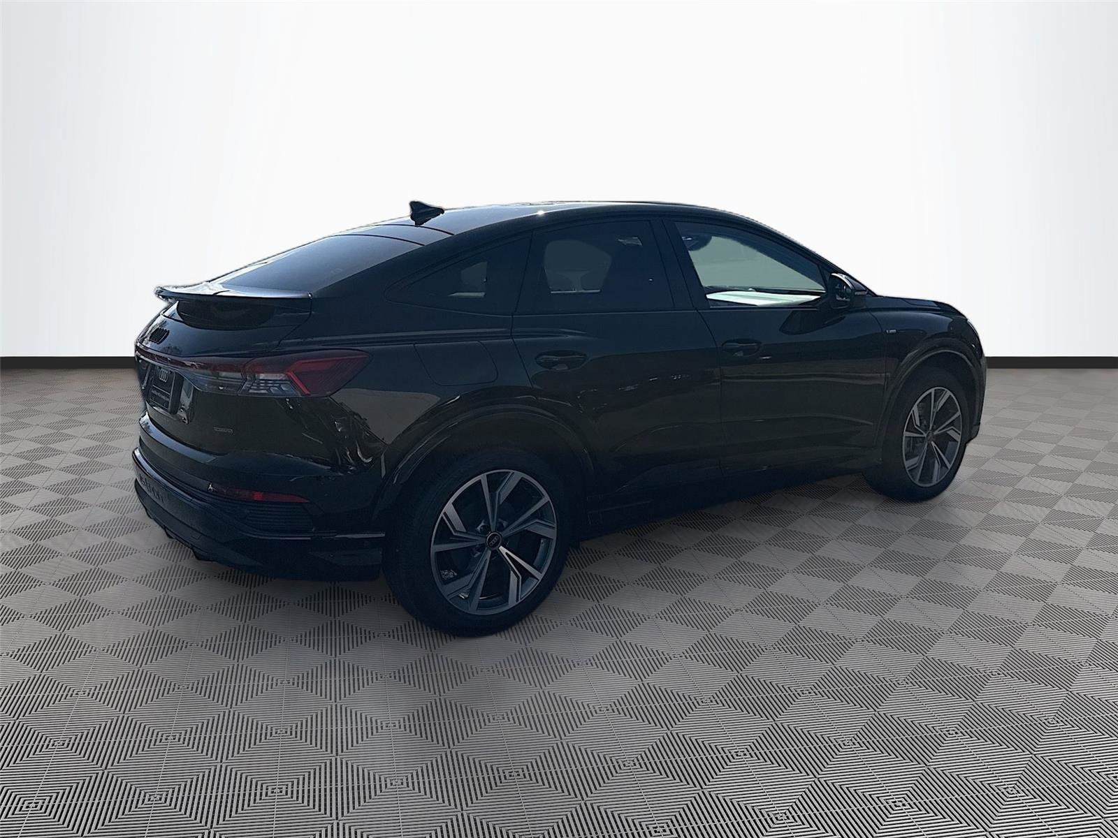 Certified 2023 Audi Q4 e-tron Prestige w/ Black Optic Package image 7