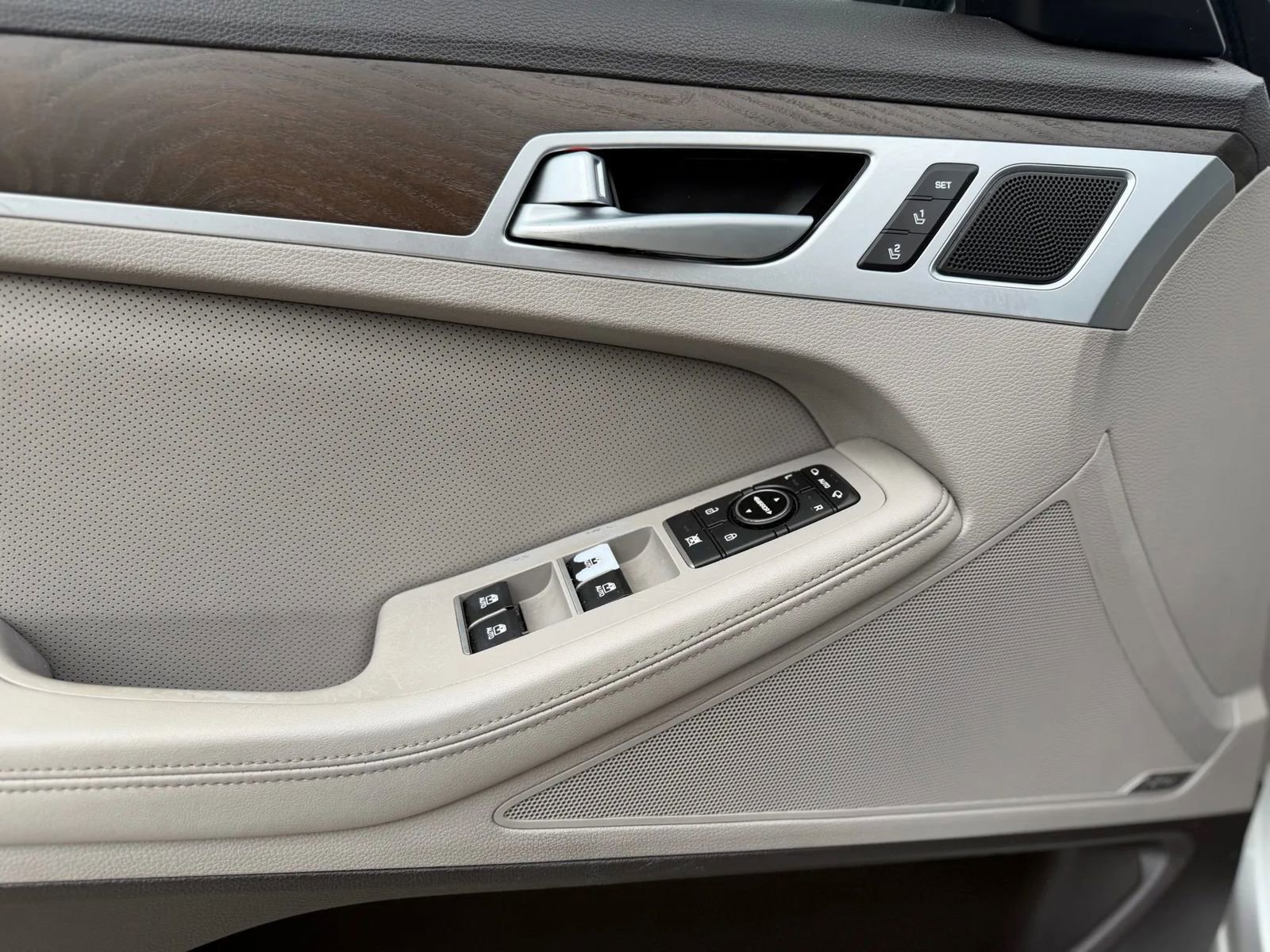 Used 2015 Hyundai Genesis 5.0 image 7