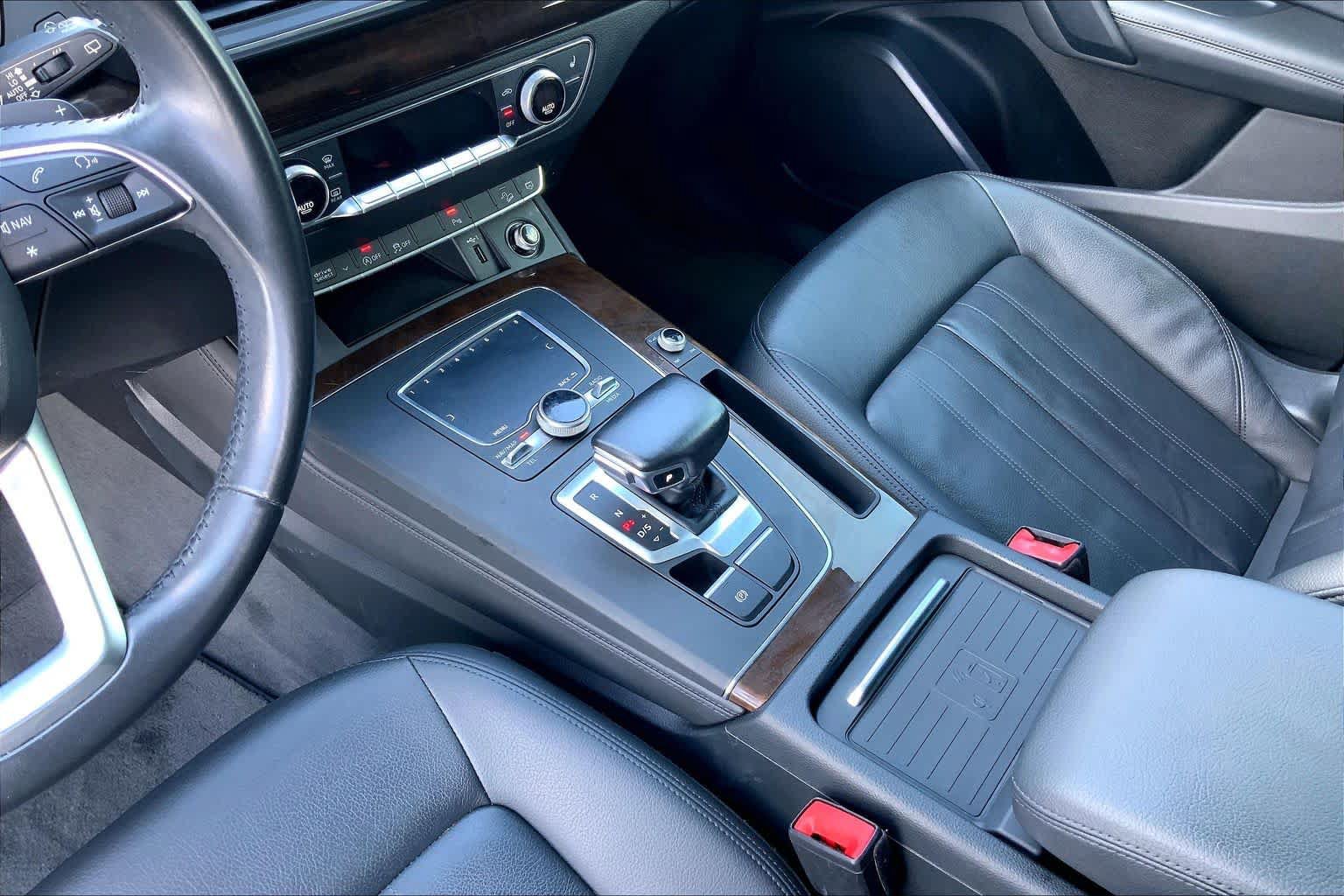 Used 2020 Audi Q5 2.0T Premium Plus w/ Premium Plus Package AWD/4WD image 15