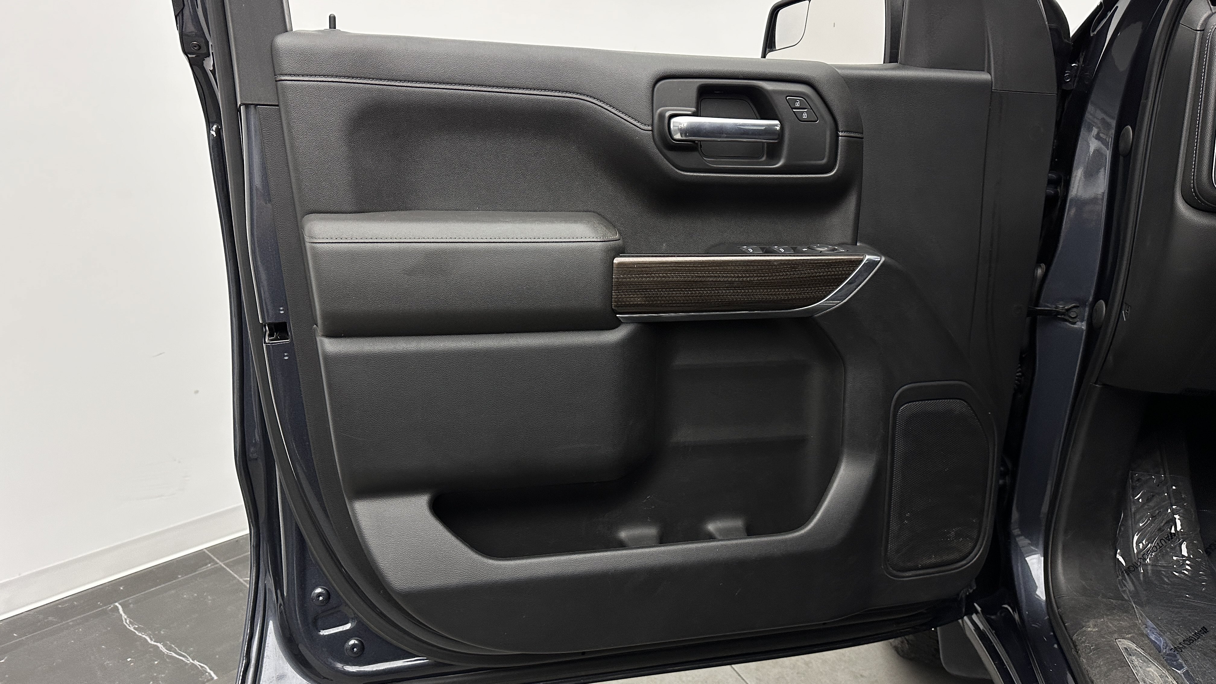Used 2022 Chevrolet Silverado 1500 LT AWD/4WD image 10