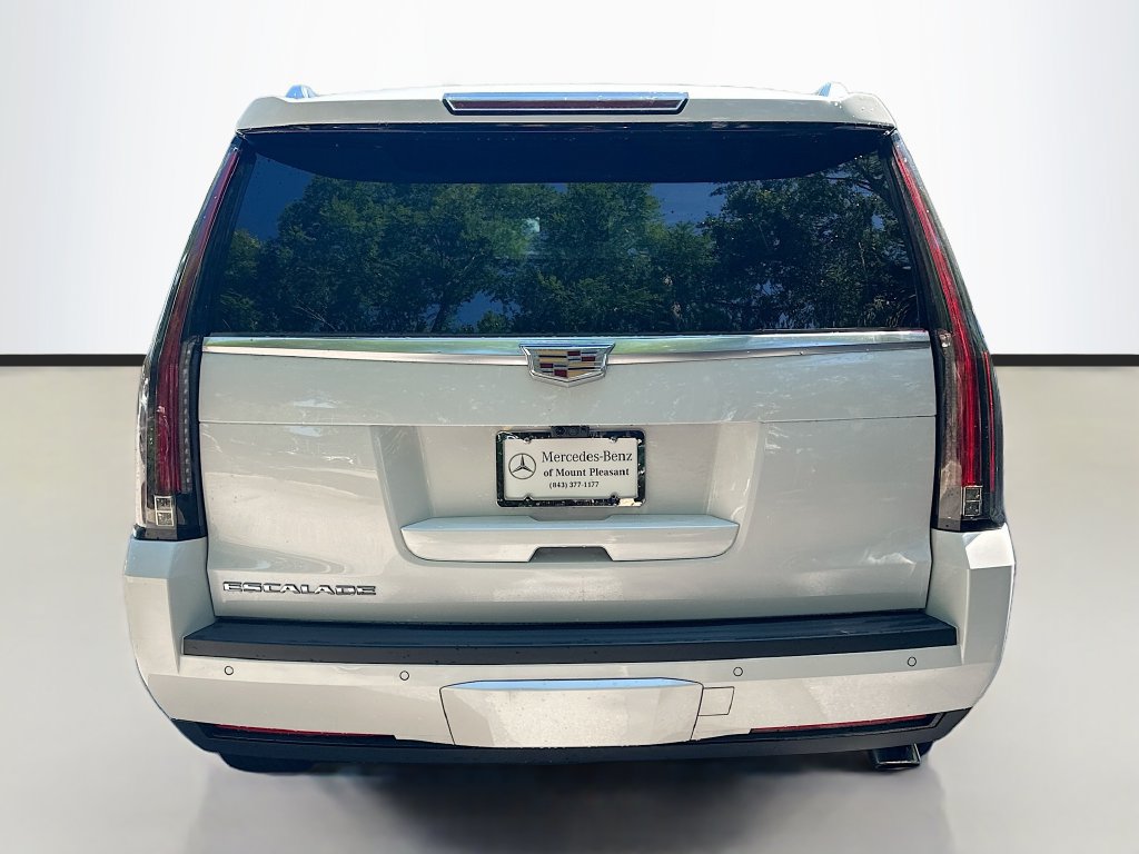 Used 2020 Cadillac Escalade Premium Luxury AWD/4WD image 6