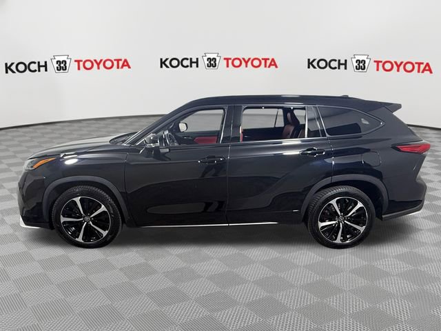 Used 2022 Toyota Highlander XSE AWD/4WD image 4